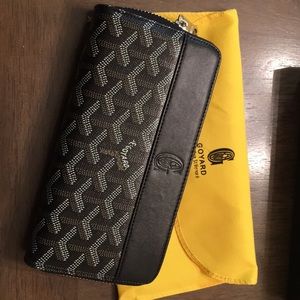 Black long wallet